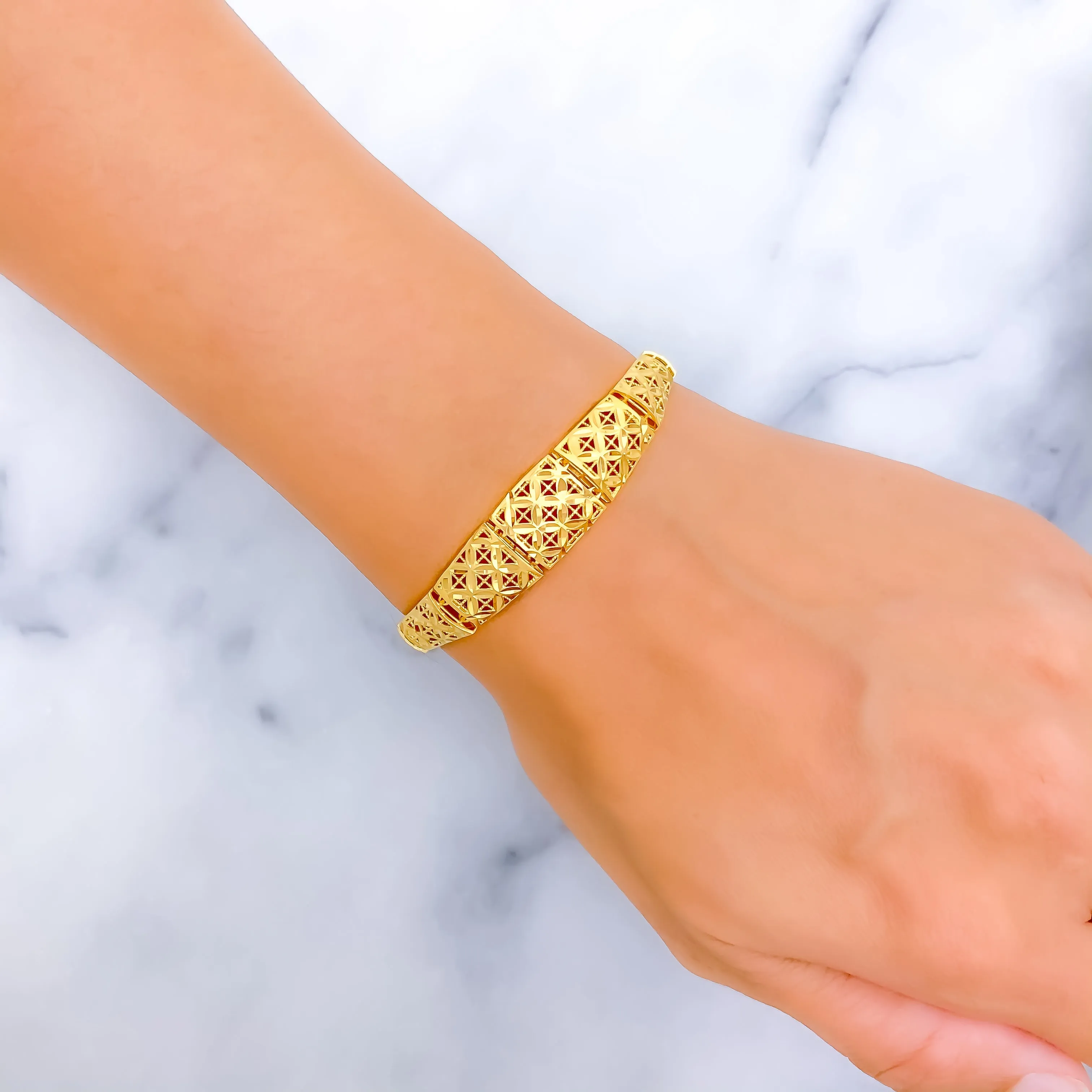 Attractive Jazzy 22k Gold Bracelet