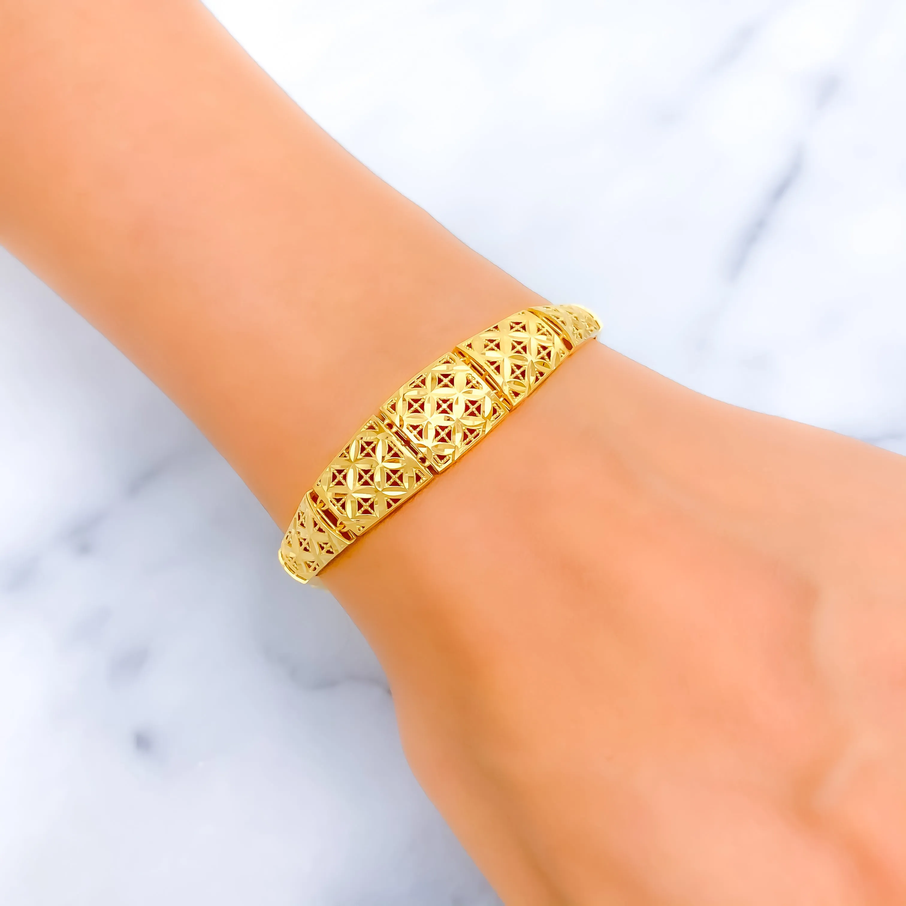 Attractive Jazzy 22k Gold Bracelet