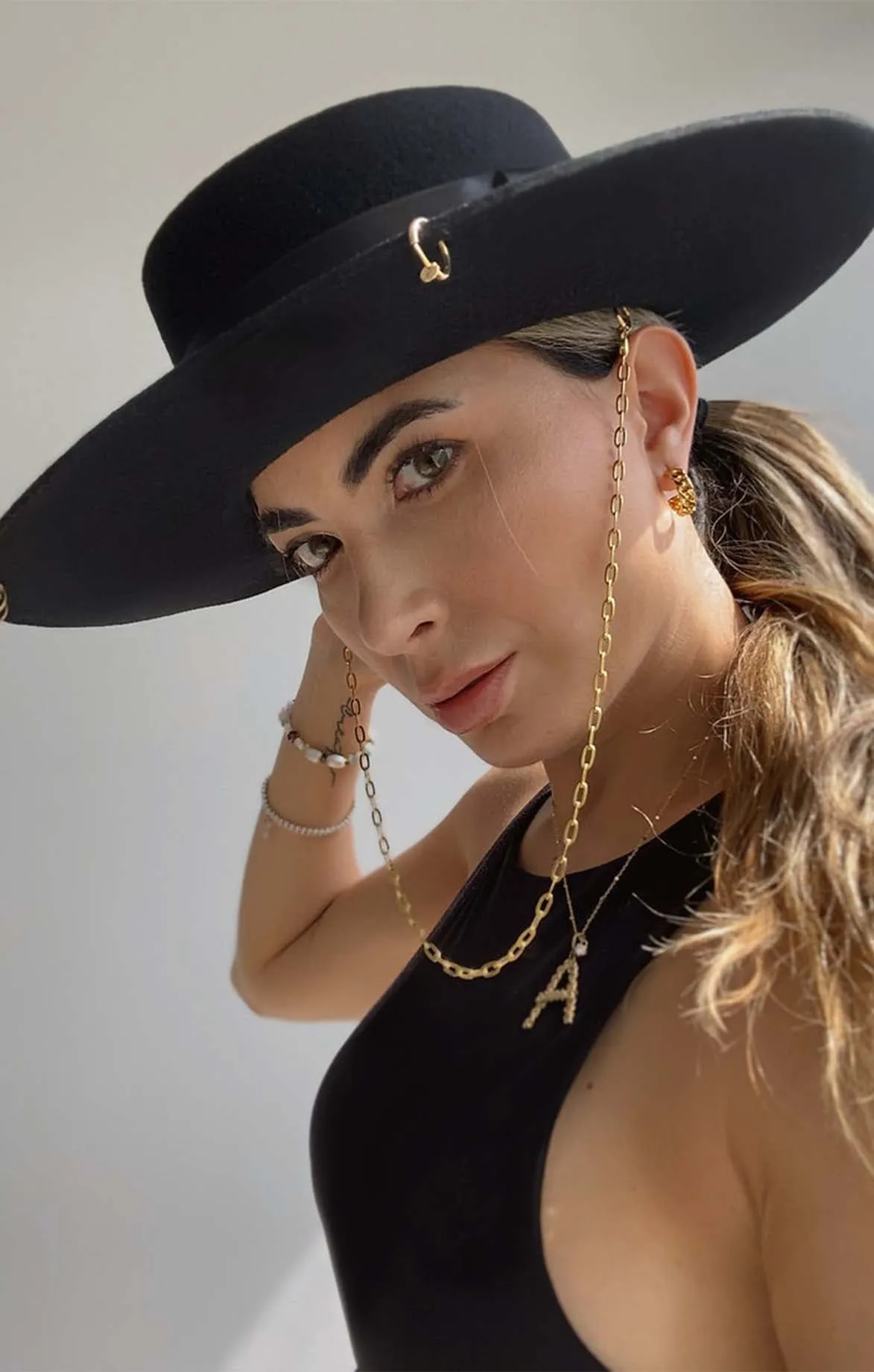 Black Wool Felt Hat With Gold-plated Chain